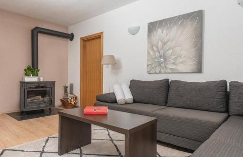 Holiday home Svilaja I Heated pool, family retreat - Photo 34