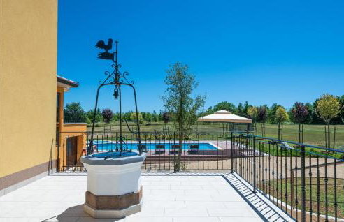 Awesome Home In Sumber - Foto 24