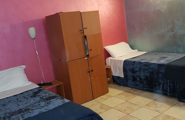 Român Holidays Hostel - Foto 14