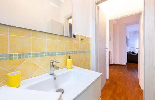 Blu&Yellow Apartment in Parma Station - Photo 18