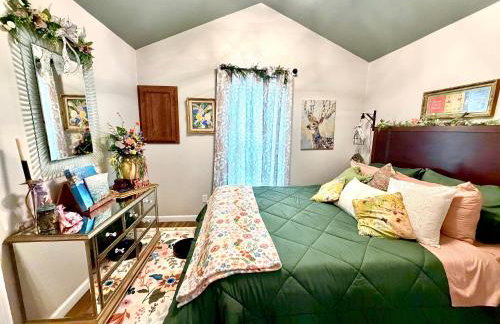 Luxury Micro Retreat with Spa Amenities, Fire Pit, Pet Yard - Foto 8