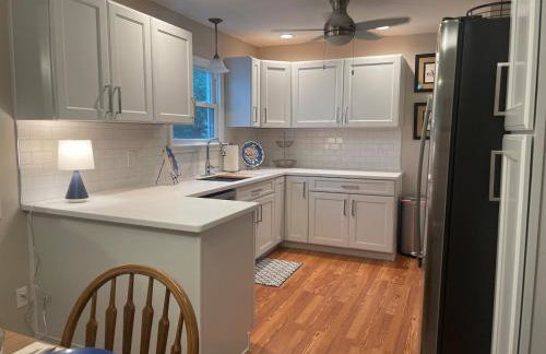Newly renovated 3-bedroom lakeside home - Foto 1