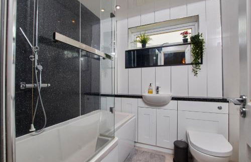 Cosy 2 bedroom flat, with parking & garden - Foto 12