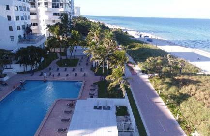 Deluxe Studios and Apartments at the Casablanca - Photo 40