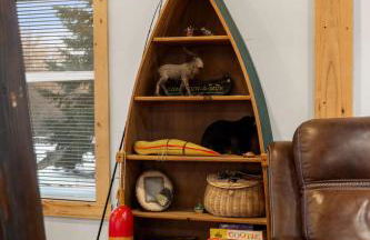 Cozy 3BR Cabin With Hot Tub on Nippersink Creek - Photo 27