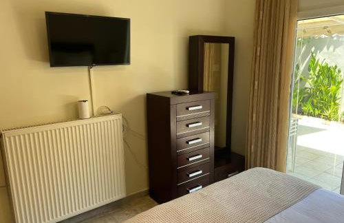 Cozy Kolonaki Retreat - Photo 7