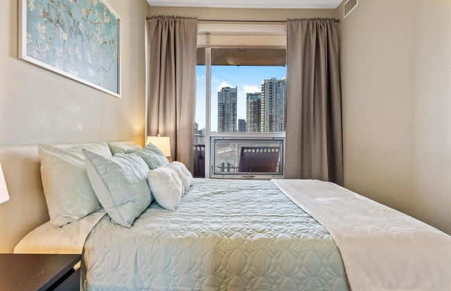 Modern DT Condo Balcony Parking Gym Hot Tub - Foto 24