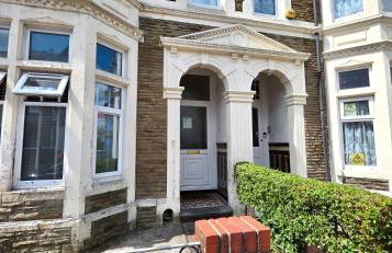 Claude Road Apartments by Switchback Stays - Photo 9