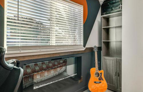 Modern Oceanside Living! Family Home with Workspace - Foto 25