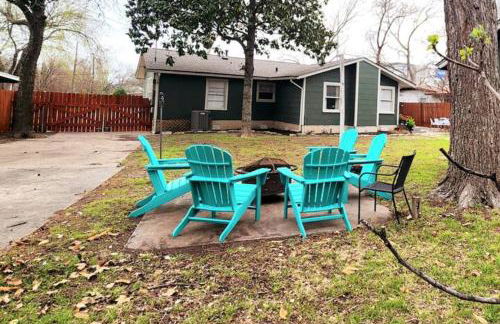 A Rare find - Bright, Warm, Charming Central Austin Home - Photo 32