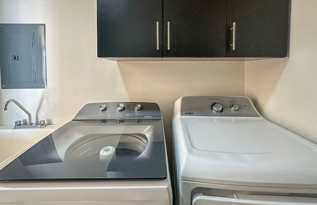 Poolside Family Retreat 2BR Condo - Foto 16