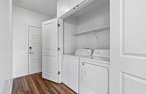 Gorgeous Central City 2BD 2BA - Foto 33