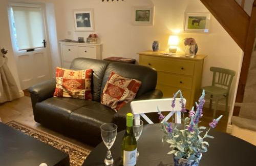 Carr’s cottage Eyam Peak District, - Photo 29