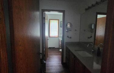 Whispering Woods Estate - Relax, Recharge, Connect - 12 wooded acres, 3 Bedrooms, 3 Baths, sleeps 10 - Foto 12