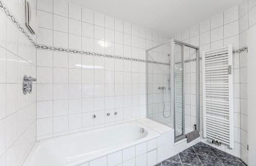 Strahlend Schön und renoviert - Foto 7