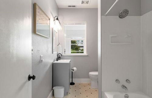 King Bed, Near DT and Best Restaurants, Pets OK! - Foto 23