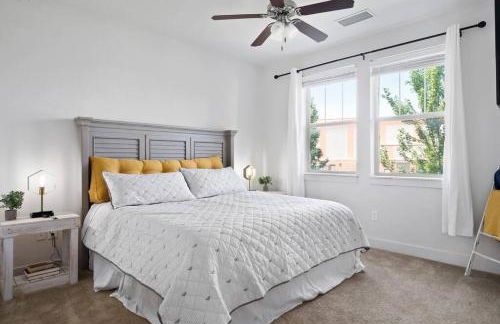 Bee Chic in SoJo w/hot tub+gym+local ski slopes - Foto 6