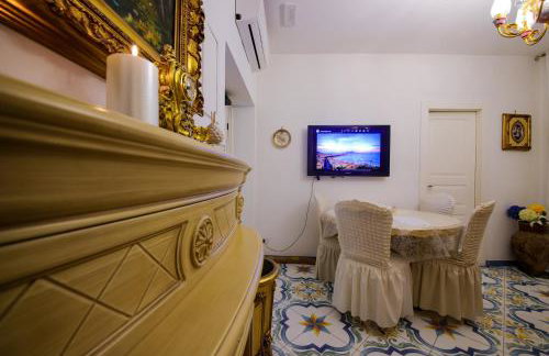 Giallo Napoletano Home - Photo 20
