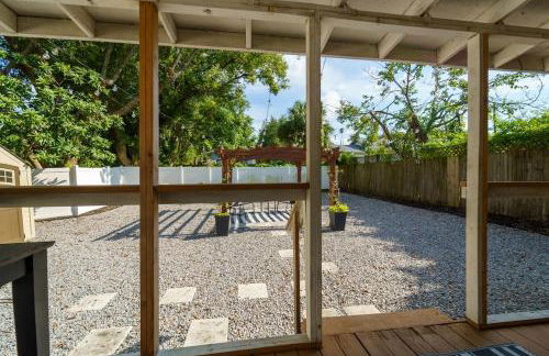 Cozy bungalow with Luxe Yard, Firepit, Pergola Area - Foto 18