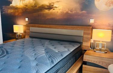 Luxurious & cozy down town home 82’ - Photo 3