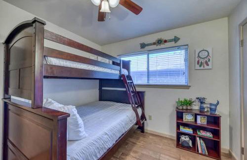 Kerrville Hidden Gem With Firepit and Grill - Great Location - Foto 7