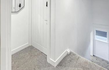 Sleeps 8, 4 bed 2 bathroom house with parking Balderton - Foto 16