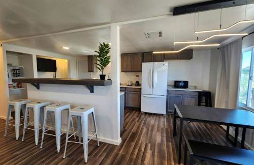 Modern Cabin with Arcade, Foosball Table and Fire Pit in Meadview, Arizona - Foto 20