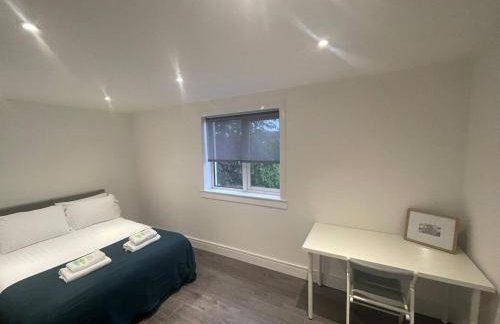 Renfrew Town Centre Easy Link to Glasgow City - Pass the Keys - Foto 26