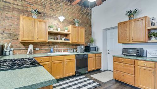 Jacuzzi Tub and Full Kitchen Dowtown Hannibal Loft - Foto 5