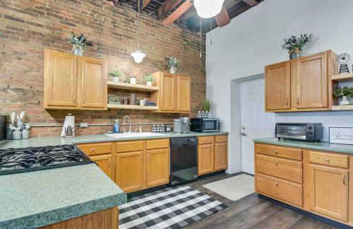 Jacuzzi Tub and Full Kitchen Dowtown Hannibal Loft - Foto 5