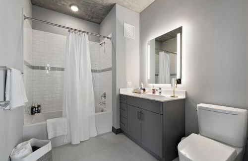Fulbrix Bright Designer Apartments with West Loop Views - Foto 70