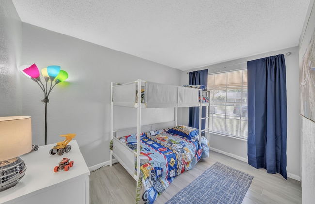 Serenity Retreat: Charming Home Near Attractions! 3 Bedroom Home by RedAwning - Foto 8