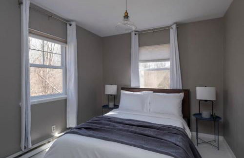 Chic Cabin with Hot Tub and Fire Pit - Foto 24