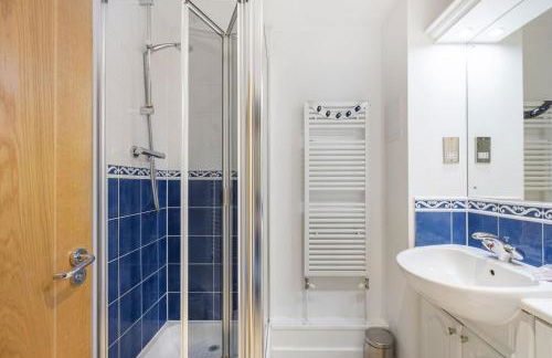 GuestReady - Relaxing Ensuite Room with Balcony - Foto 13