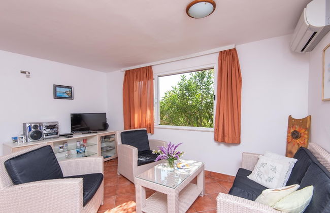 Holiday Home Barbie - Photo 13