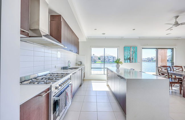 StayAU 5BR Lakefront Escape Point Cook - Foto 55