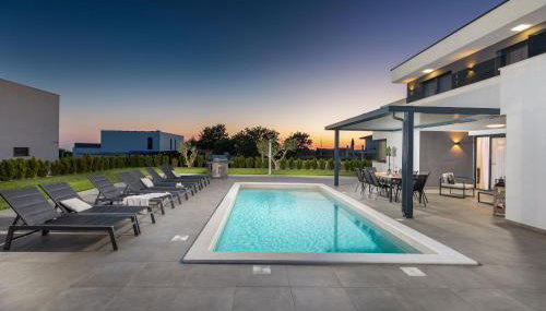 Villa Ana Škicini for 10 people with heated pool, kids activities and sea view near Novigrad - Foto 2