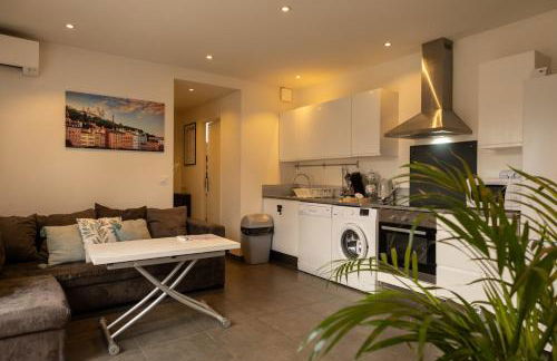 My House Lyon 8, Familiale -climatisation-Metro - Foto 1
