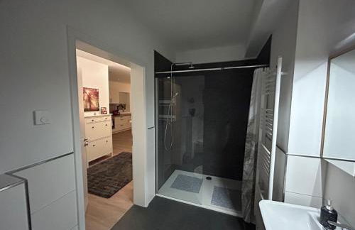 Moderne Ferienwohnung Green Garden mit Garten und Stellplatz - Foto 9