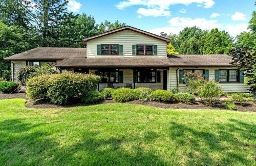 Charming Countryside Home with Yard and Office - Foto 1