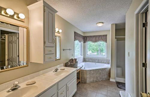 Dock and Waterfront Deck! Lake of the Ozarks Home - Foto 17