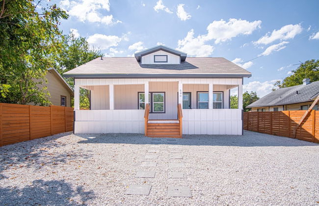 Inviting 4BR 2BA Near Downtown Riverwalk - Foto 1