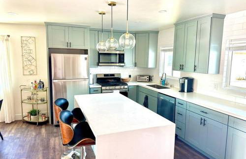 Modern Home with View and Large Private backyard - Foto 34