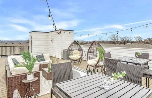 Nash Getaway - Private Rooftop Patio - Sleeps 12 - Foto 6