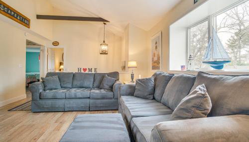 Backyard Chilling Cape Cod Home Steps to Beach - Foto 5