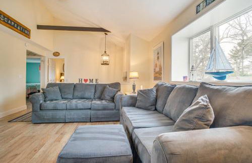 Backyard Chilling Cape Cod Home Steps to Beach - Foto 5