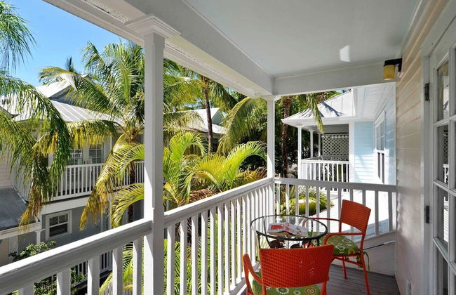 Breezy Bungalow by Avantstay Close 2 Zachary Taylor State Park & Beach w/ Shared Pool Week Long Stays - Foto 1