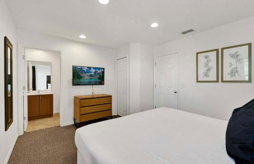 Upstay Spacious 3BR Home w Resort Access - Foto 15