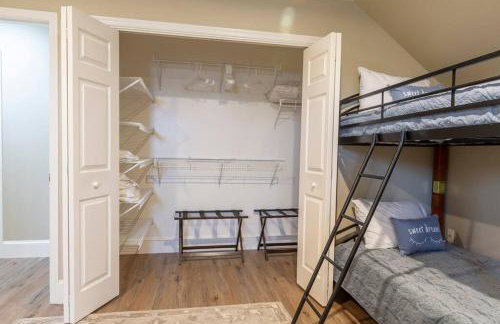 The Queen Place - Updated-Private Backyard - Foto 23