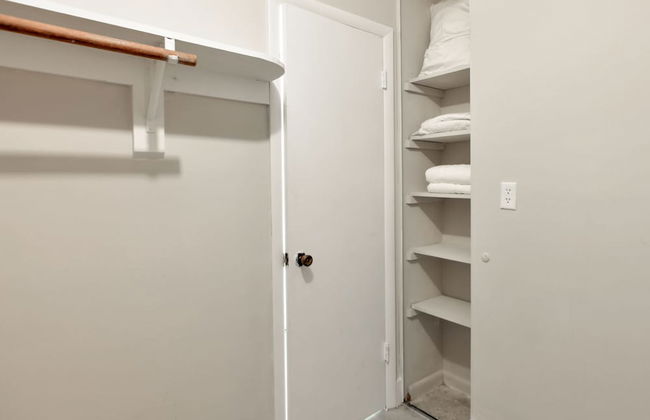 Artrageous on the river By RocketStay - Photo 36